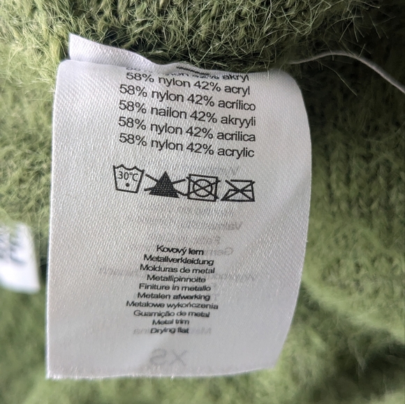 Fuzzy Green Cropped Sweater - Picture 7 of 8